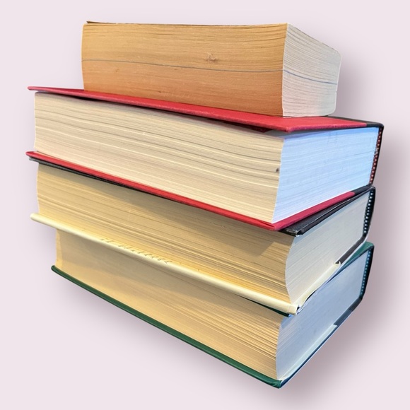 The Eragon 4 book series - Christopher Paolini 
1 paperback, 3 hardcovers - Picture 9 of 16